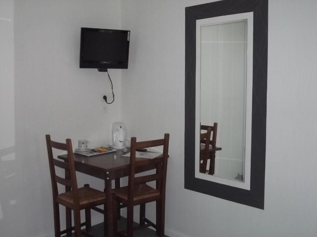 Hotel Des Cotes De Meuse Saint-Maurice-sous-les-Côtes Quarto foto